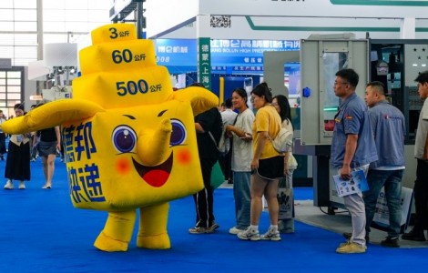 從展館到工廠，德邦快遞守護(hù)裝備制造業(yè)的“運(yùn)輸脈搏”